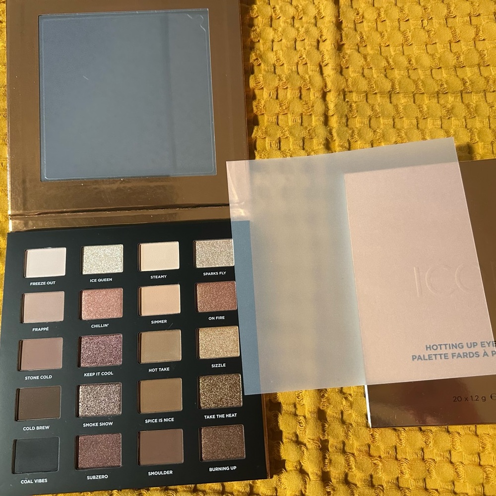 ICONIC London Hotting Up Palette in Gold